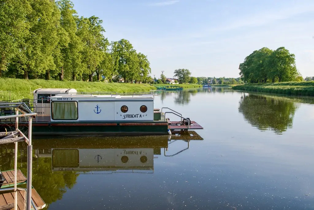 Hausbót Surikata v přistavišti Mississippi